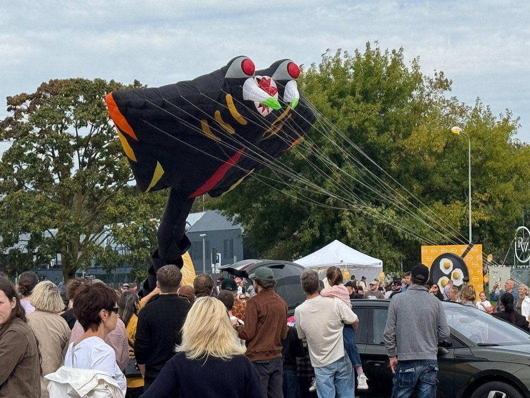Gaisa pūķu festivāls Rīgā piesaista tūkstošiem apmeklētāju