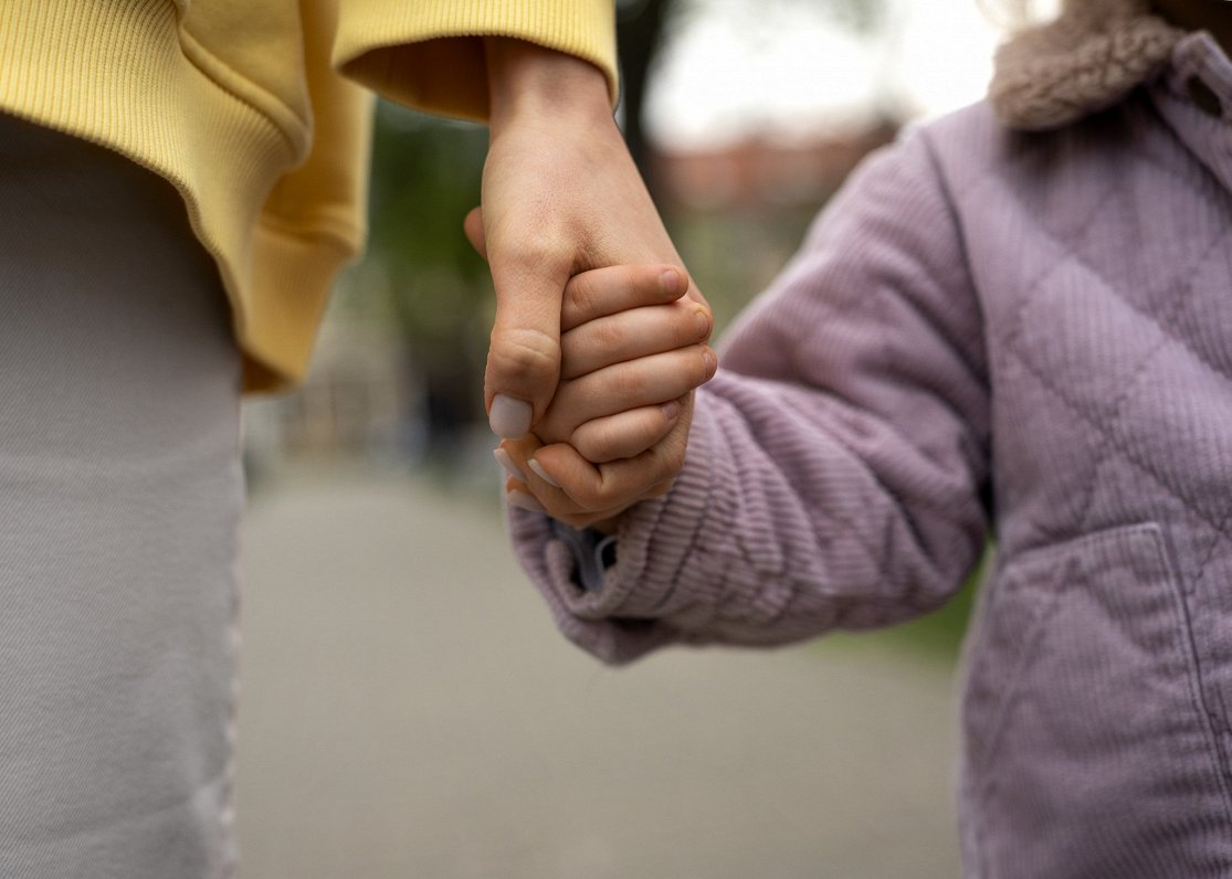 Nabadzības riska slieksnis Latvijā: tikai piektā daļa iedzīvotāju spēj nodrošināt ģimeni
