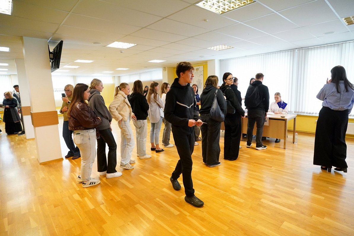 Jauniešu izmēģinājuma vēlēšanās piedalījušies 58 %