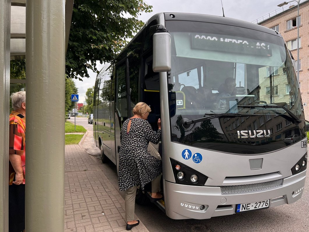 Pasažieru pārvadātāju protests atceļ simtiem autobusa reisu Latvijā