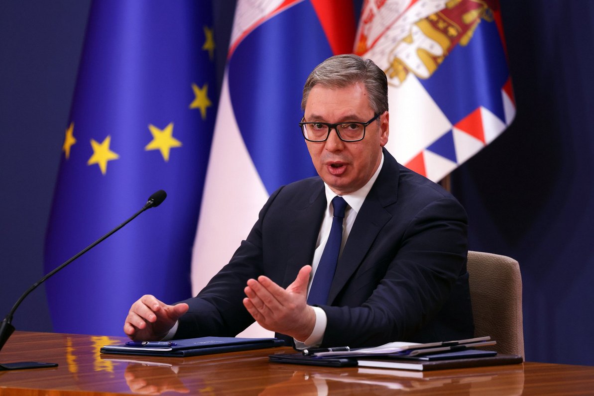 Serbijas prezidents Vučičs atkāpjas no amata, lai kandidētu parlamenta vēlēšanās