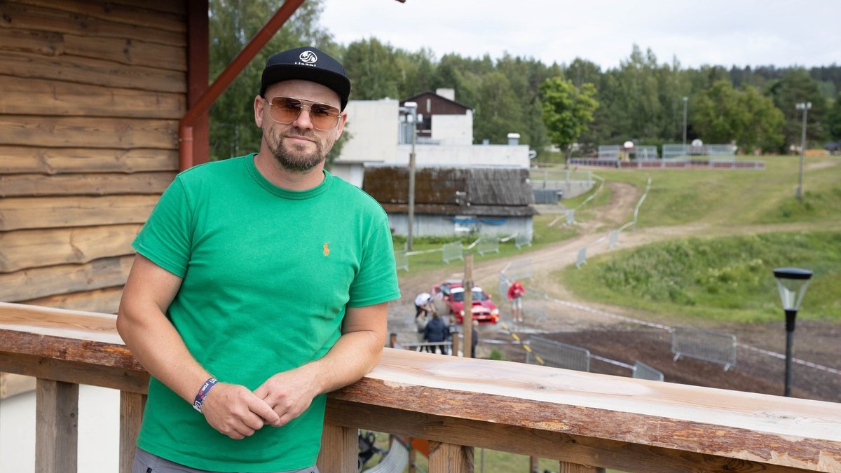 Tramps saīsina atpūtu Kempdeividā pēc hutiešu raķetes uzbrukuma Rijādai