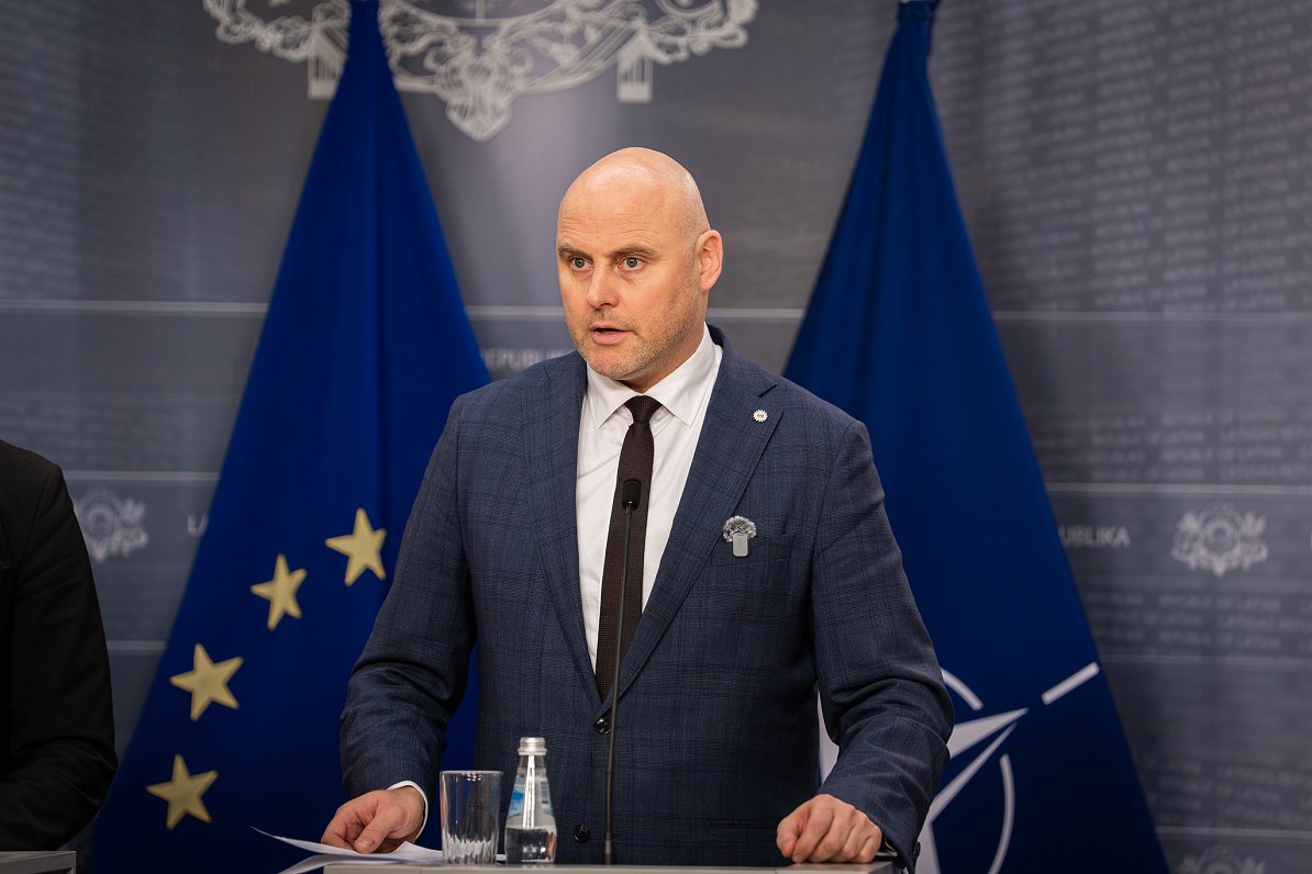 Ieilgusī pauze valdības veidošanā rada pretrunīgus vērtējumus