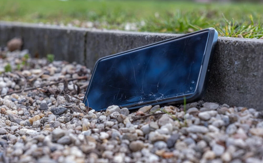 Ko darīt, ja pazaudē telefonus: svarīgas darbības pirmās 15 minūtes