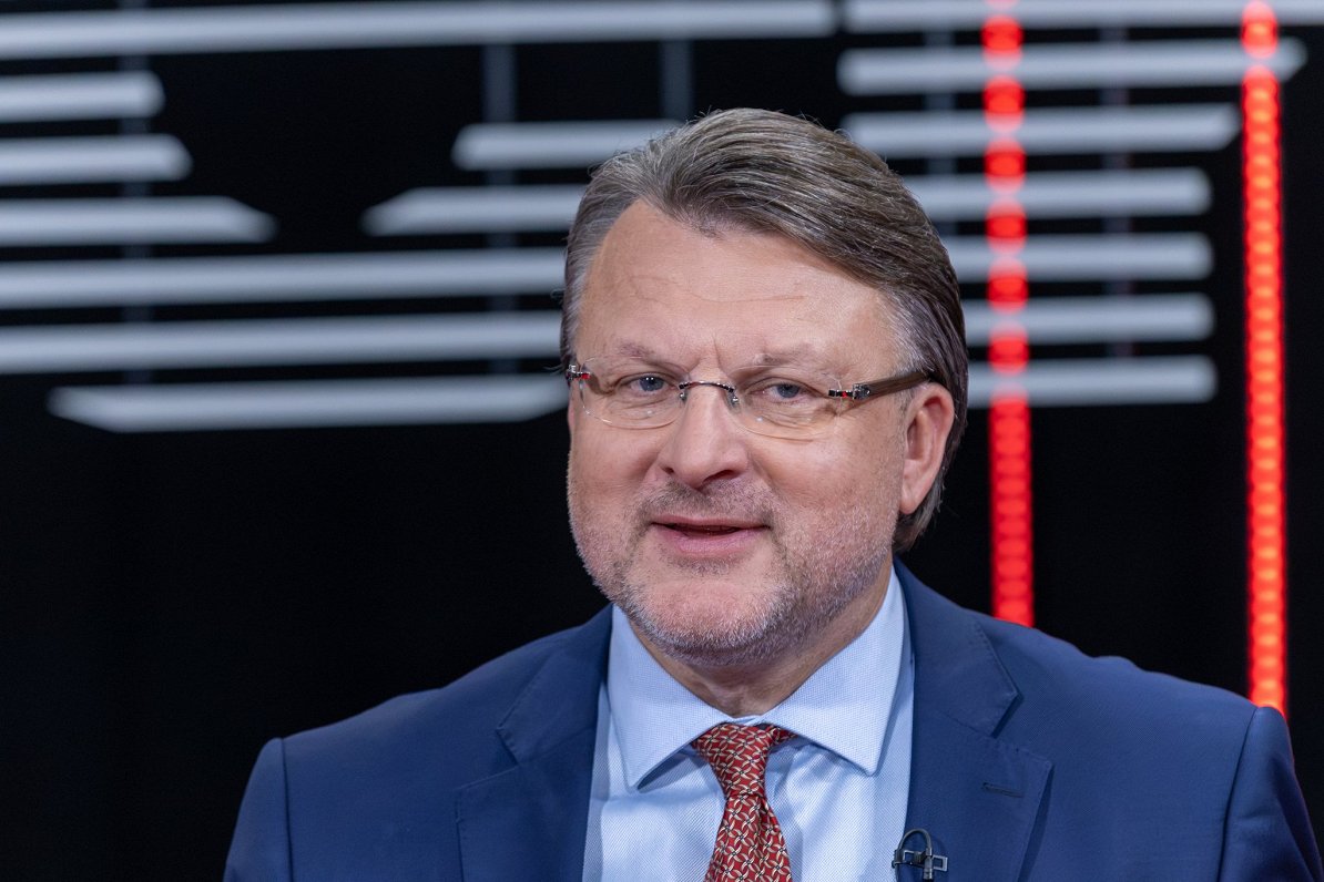 Kulberga pauze konsultācijās ar partijām liecina par Šlesera mazākumvaldības atbalstu