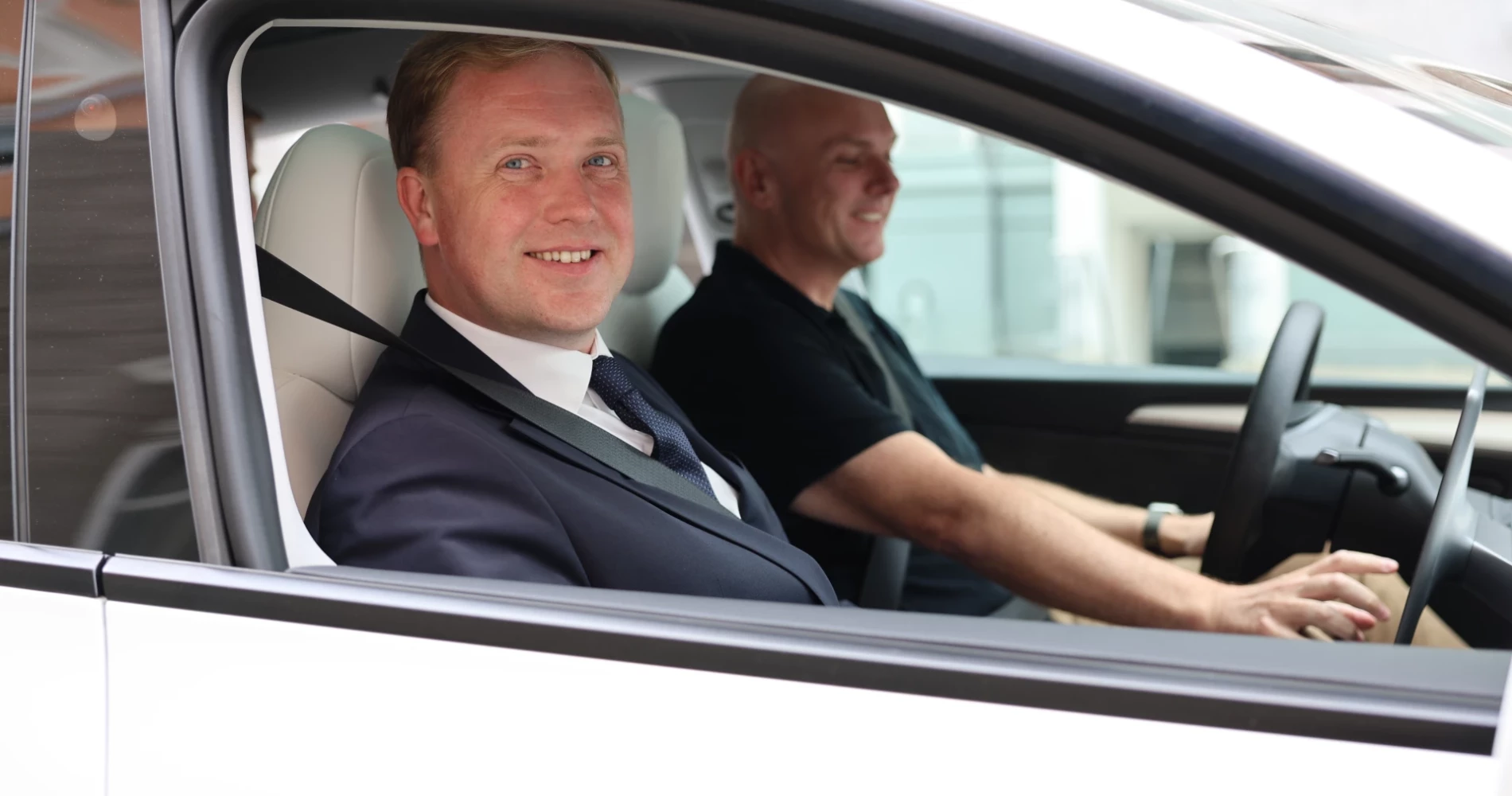 Latvijā atļauj jaunu «Tesla» vadītāja palīgsistēmu; tā nenozīmēs pilnīgi autonomu braukšanu