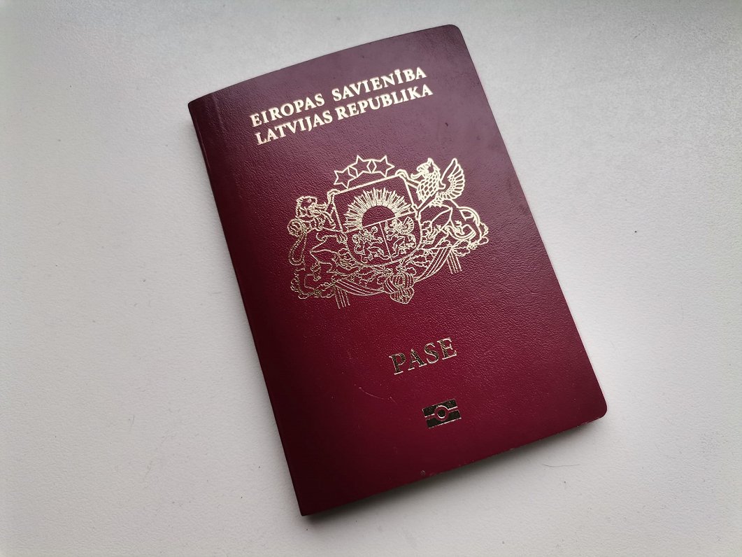 Rosina pārskatīt Latvijas pilsonības piešķiršanas kārtību pēc skandāla