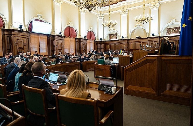 Saeima atbalsta grozījumus likumos par mobilo sakaru nodrošināšanu un cilvēku pārvietošanu