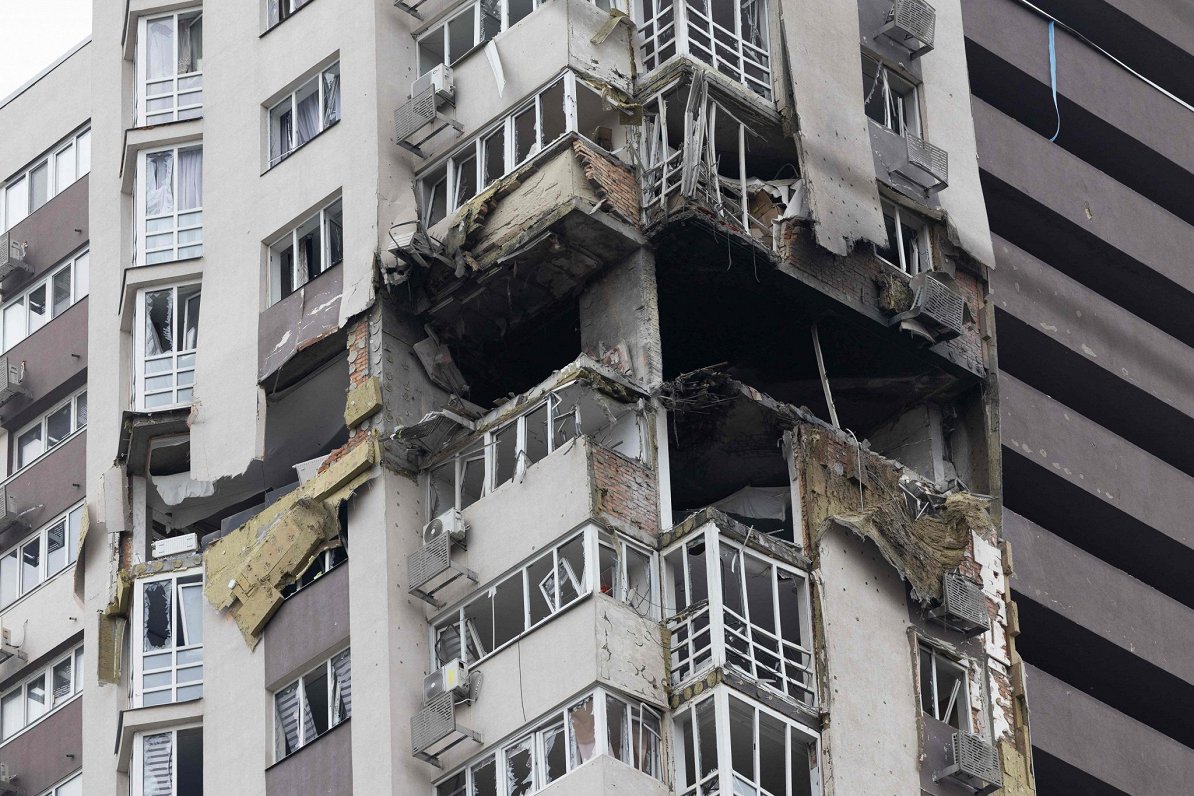 Ukraina paplašina ārkārtas stāvokli siltuma un ūdens apgādē Krievijas uzbrukumu dēļ