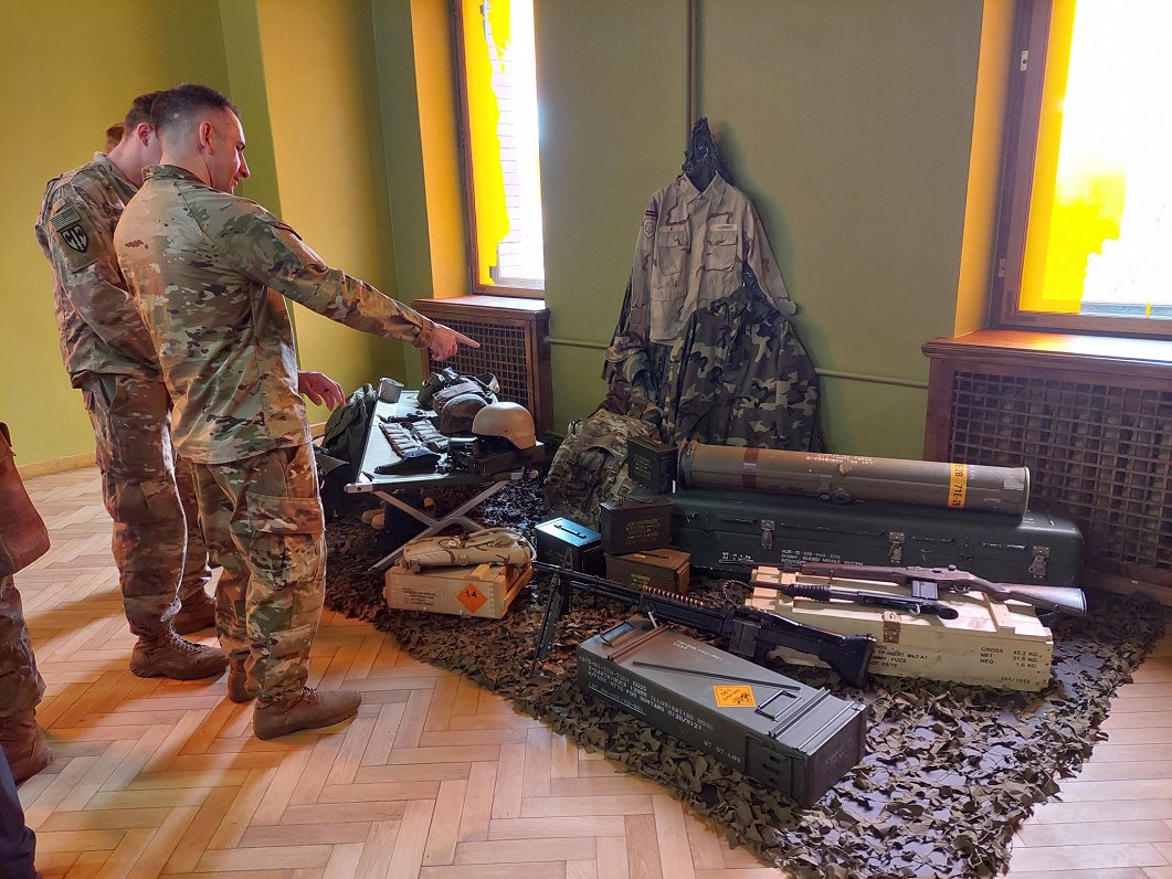 Vašingtonā notiek gada lielākā ASV armijas izstāde ar mākslīgā intelekta nozīmi