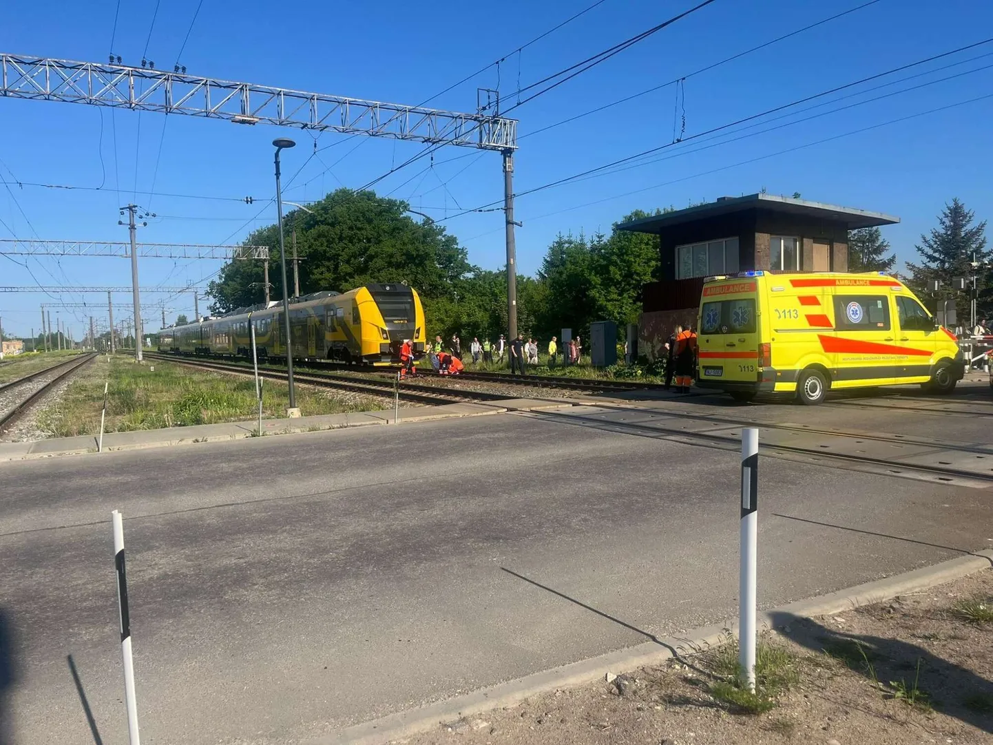 Vilciens Salaspilī aiztriec gājēju, notikusi nelaime